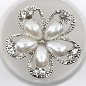 Bouton fleur et perles – bouton à queue en métal
